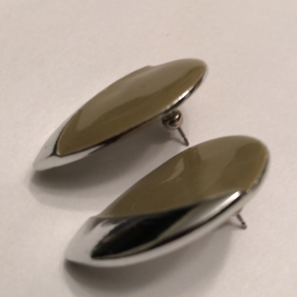 Vintage Teardrop Shape High Gloss Silver Tone on Glossy Khaki Enamel - #428 - Picture 6 of 6